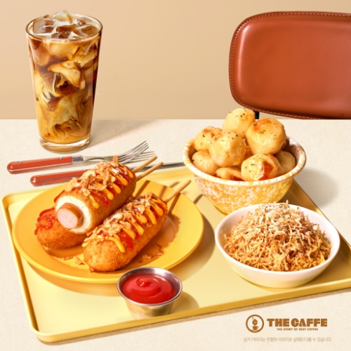 이랜드이츠의 카페 프랜차이즈 ‘더카페’(THE CAFFE)가 휴게소 대표 인기 간식을 커피와 함께 즐길 수 있는 봄 시즌 신메뉴를 19일 출시했다. /사진=이랜드이츠 더카페