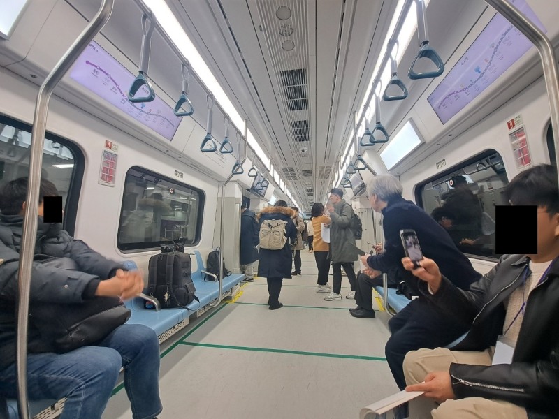 동탄행 GTX-A 열차 내부 / 사진=장호성 기자