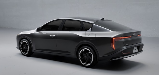 '아반떼 라이벌' 기아 K4 디자인 공개..."한국선 안 팔아"