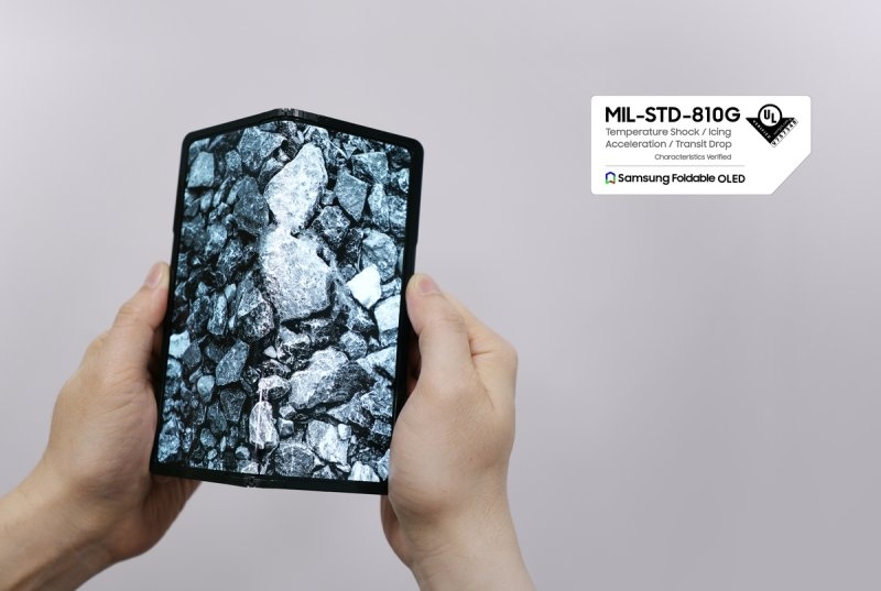 삼성디스플레이의 7.6인치 폴더블 패널이 적용된 시제품 '플렉스 인앤아웃'/ 사진 = 삼성디스플레이