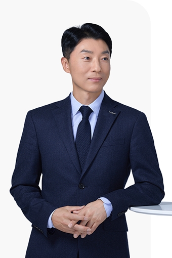 △ 1970년생 아주대학교경영학과 / 1996년 융창상호신용금고 / 2001년 한국투자저축은행(전 동원상호신용금고) / 2018년 한국투자금융지주 경영관리실 / 2021년 한국투자저축은행 리테일사업본부장