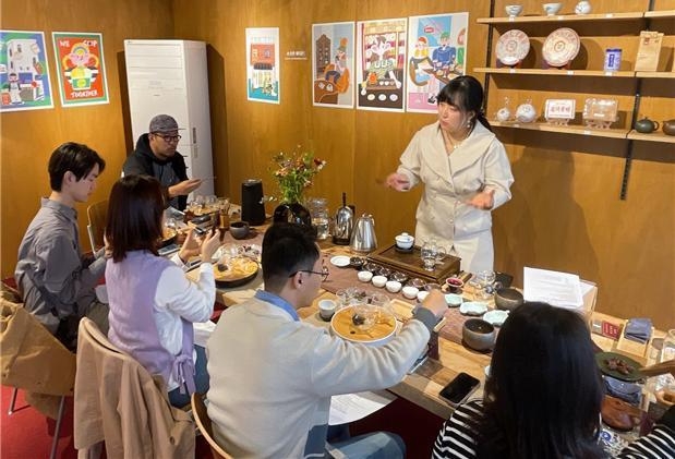 용마루길에서 개최된 다도 일일 강좌./사진제공=용산구