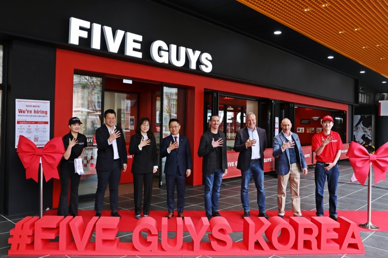 파이브가이즈 4호점이 8일 서울역에 오픈했다. /사진제공=에프지코리아 