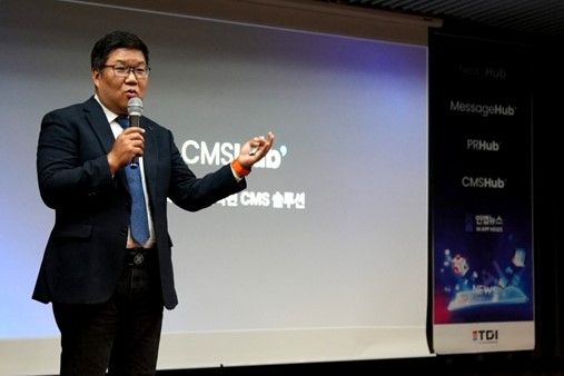 ▲이승우 TDI PLAY 대표가 뉴스 유니버스 사업 설명을 하고 있다.(사진:TDI그룹 제공)