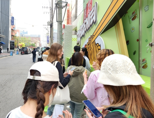 18일 찾은 서울 성수동 플랜트란스에서 '농심 짜파게티 분식점' 팝업이 열렸다. /사진=손원태기자