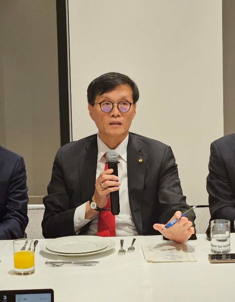 이창용 한국은행 총재는 2일(현지시간) ADB(아시아개발은행) 연차총회 및 아세안+3 재무장관·중앙은행 총재회의 참석차 방문한 조지아 트빌리시에서 기자간담회를 열었다. / 사진제공= 한국은행(2024.05.03)
