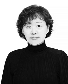 △ 1966년 생 / 경명여고, 경북대 법학과 졸업 / 국민은행 대봉동지점장, 인재개발부장, 지역본부장 / KB금융지주 준법감시인 상무, 전무