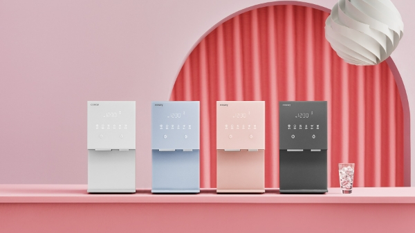 코웨이(대표 서장원)가 온수 온도부터 출수량까지 세밀한 사용자 맞춤 제어 기능으로 더 스마트한 ‘2024년형 코웨이 아이콘 얼음정수기’를 7일 출시했다. /사진=코웨이