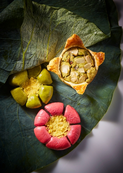 신세계푸드(대표 송현석)는 부처님오신날을 맞아 박성희 사찰음식 연구가와 건강을 고려한 사찰식 베이커리를 선보인다고 9일 밝혔다. /사진=신세계푸드