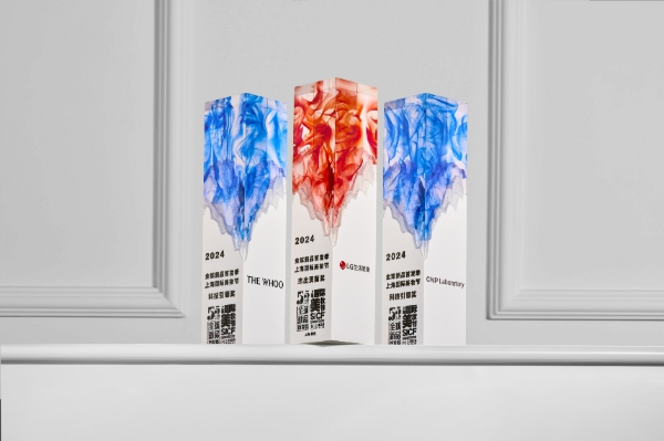 LG생활건강(대표 이정애) 화장품 브랜드 ‘더후’와 ‘CNP’가 중국 상해시가 주최하는 뷰티 행사에서 나란히 ‘과학기술상’을 수상했다. 화장품 효능·효과에 집중한 차별화된 기술력이 글로벌 시장에서 좋은 평가를 받았다는 분석이다. /사진=LG생활건강