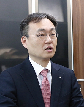 김준태 신한투자증권 GIB2그룹대표= 1971년생/ 휘문고 졸업/ 한국외국어대 국제통상학과 졸업/ 1999년 굿모닝증권 입사/ 2017년 신한투자증권 대기업영업부장/ 2019년 신한투자증권 커버리지본부장/ 2021년 신한투자증권 IB종합금융본부장/ 2023년~현재, 신한투자증권 GIB2그룹대표(전무) // 사진= 신한투자증권