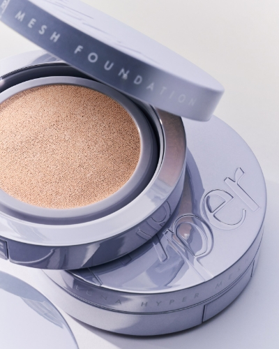생활뷰티기업 애경산업의 메이크업 브랜드 ‘루나’(LUNA)가 밀착력과 커버력을 높여 무결점 피부를 표현해 주는 ‘하이퍼 메쉬 파운데이션’(HYPER MESH FOUNDATION)을 27일 출시했다. /사진=애경산업