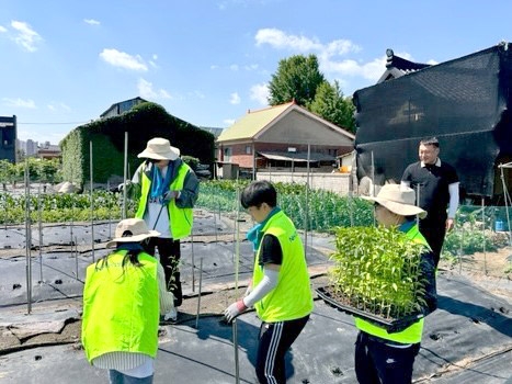 농협경제지주, 영농철 일손돕기 릴레이 참여
