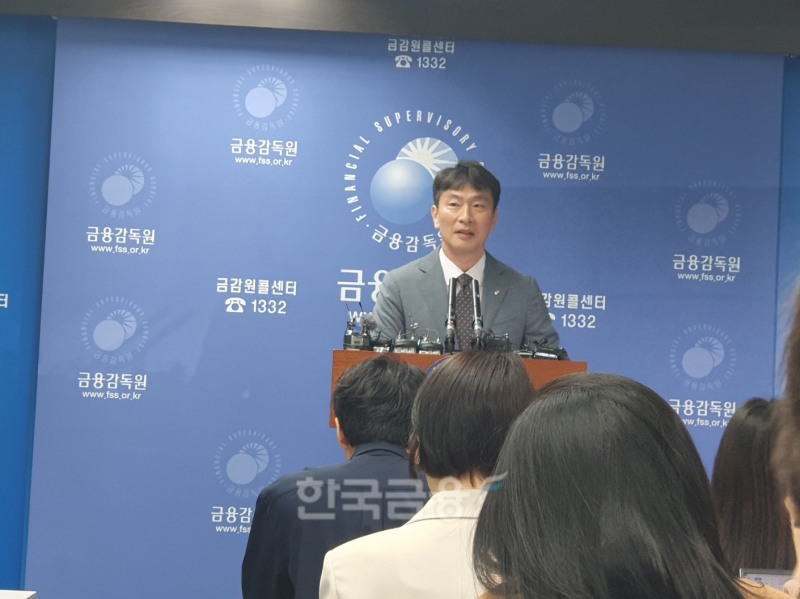 이복현 금융감독원장은 14일 여의도 금감원에서 상법 개정 이슈 관련 기자 브리핑을 열었다. / 사진= 한국금융신문(2024.06.14)