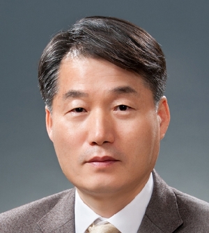 이근 서울대 교수 / 사진출처= 서울대 경제학부 홈페이지 갈무리(2024.06)