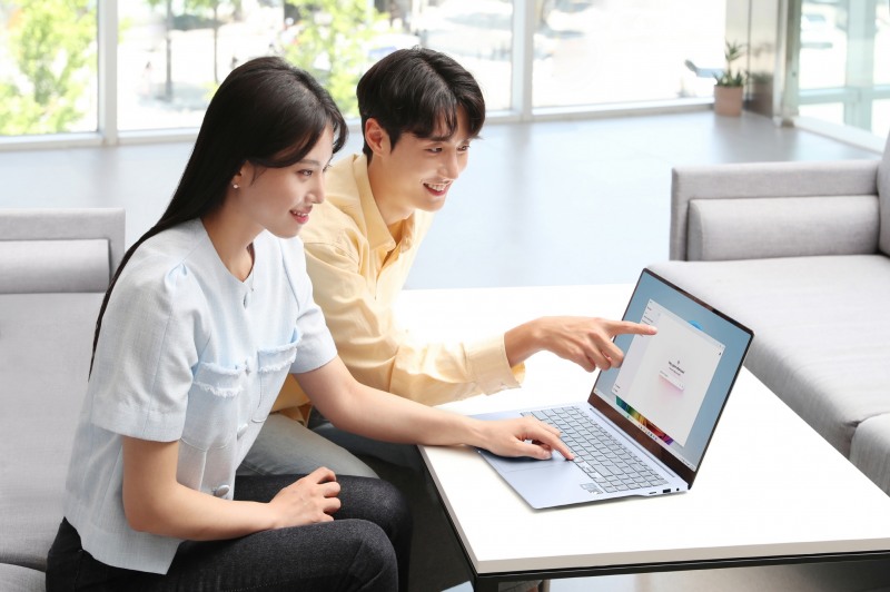 삼성전자, AI PC '갤럭시 북4 엣지' 출시..."온디바이스·클라우드 AI 기능 탑재"