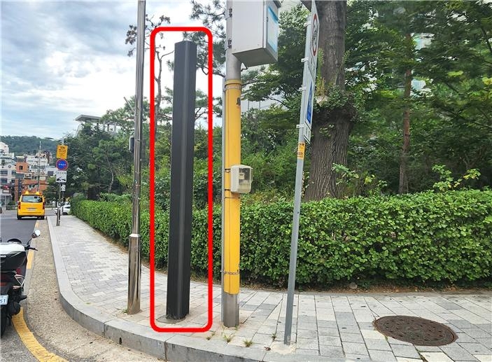 사당동 인근에 설치된 지주형 흡착분해식 악취저감장치./사진제공=동작구