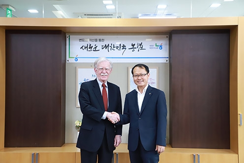 농협상호금융, 존 볼턴과 해외투자 협력 방안 논의