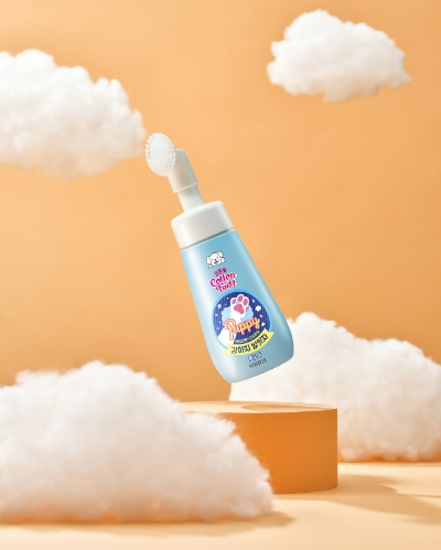 LG생활건강(대표 이정애) 여름철 필수템 ‘발을씻자’와 펫케어 토탈 브랜드 ‘시리우스’가 7일 오후 7시 카카오쇼핑 라이브 방송에서 강아지 발씻자를 고객에게 처음 소개한다. /사진=LG생활건강