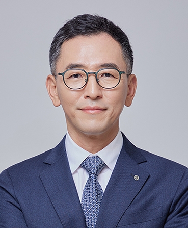 △ 1971년 5월 8일 / 서울 영일고등학교 졸업 / 경희대 법학과 졸업 / 연세대 경영전문대학원 졸업 / 신한생명 투자금융팀장 / 신한생명 부동산금융팀장 / 신한생명 퇴직연금영업팀장 / 신한라이프 퇴직연금본부장 / 신한금융플러스 LC부문 대표이사 / 신한라이프케어 대표이사(現)