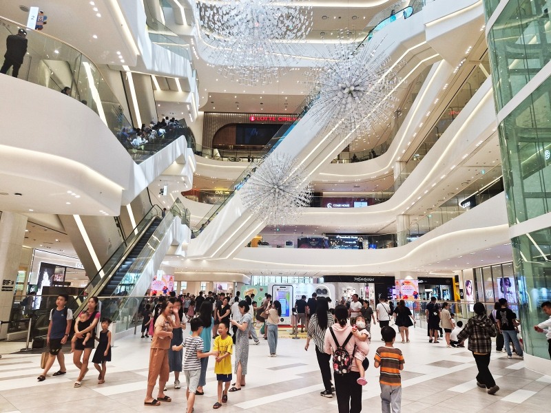 롯데몰 웨스트레이크 하노이 누적 매출이 2000억을 돌파했다. /사진제공=롯데백화점