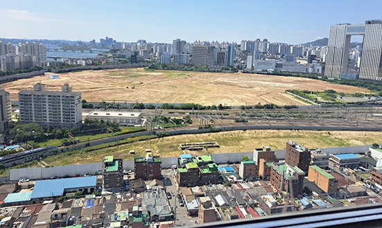 ▲ 용산역 뒷편 정비창 부지 전경. 사진 = 장호성 기자