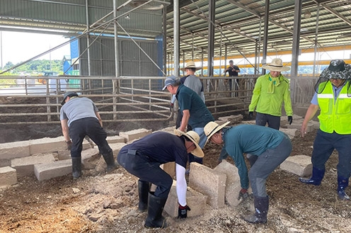 농협 축산경제, 충남 서천 집중호우 피해농가 복구 온 힘