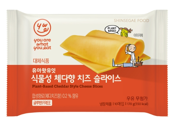 신세계푸드 ‘유아왓유잇 식물성 체다향 치즈 슬라이스’. /사진=신세계푸드
