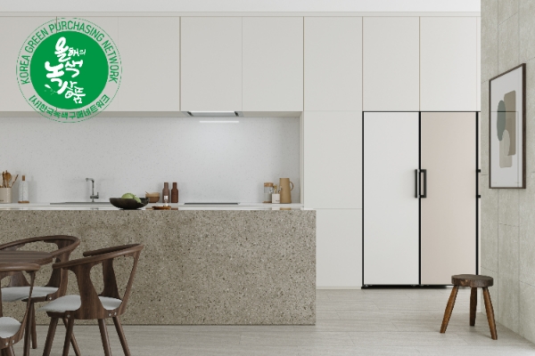 한솔홈데코가 한국녹색구매네트워크에서 주관하는 ‘2024 대한민국 올해의 녹색상품’에 한솔이지셀프 등 자사의 5개 제품이 선정됐다. /사진=한솔홈데코