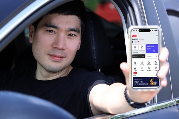 PASS(패스)의 ‘모바일운전면허 확인서비스’가 도로교통법 개정에 따라 실물 운전면허증과 동일한 효력을 갖게 됐다. / 사진=통신 3사 공통