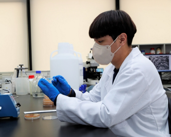 hy(대표 변경구)가 관절건강 기능성 소재 ‘참나리추출분말’ 개발을 마치고 상용화에 나선다고 12일 밝혔다. /사진=hy