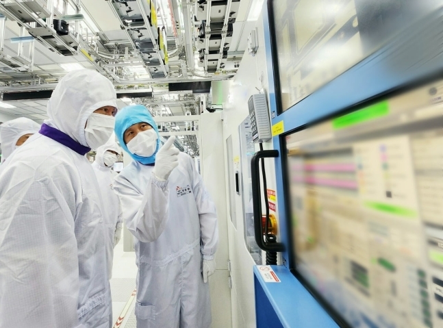 SK Group Chairman Choi Tae-won who visited SK Hynix's Icheon headquarters on the 5th Aug. / Photo by SK Hynix