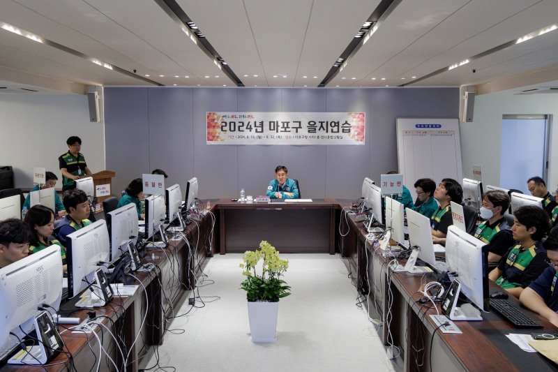 박강수 마포구청장이 2024년 을지훈련 최초보고회에서 실전과 같은 훈련을 당부했다./사진제공=마포구