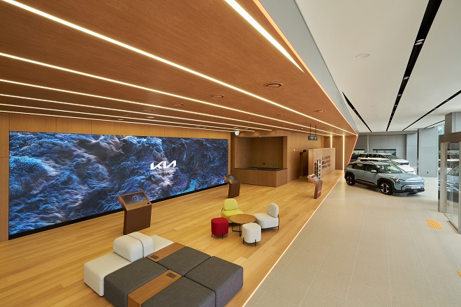 '기아 원주 플래그십 스토어' 개관...전기차 정비부터 브랜드 역사까지