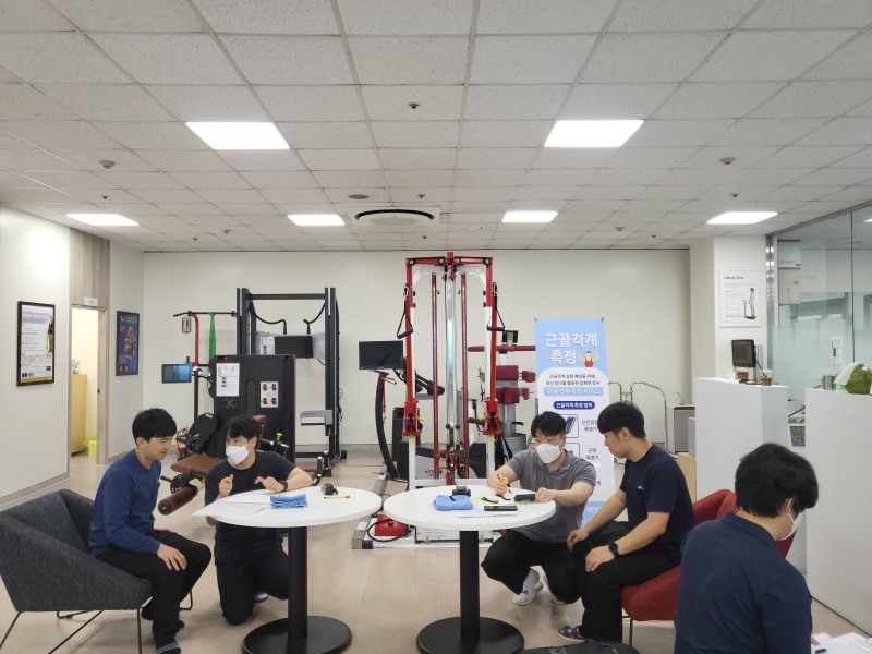 삼성전자 찾아가는 근골 예방 서비스. / 사진=삼성전자