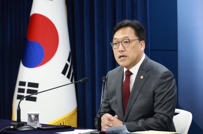 김병환 금융위원장이 12일 서울 종로구 정부서울청사 합동브리핑실에서 열린 출입기자단 간담회에서 발언하고 있다./사진제공=금융위