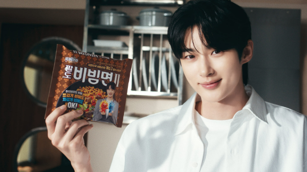 종합식품기업 팔도가 ‘팔도비빔면Ⅱ(TWO, 투)’ 신규 TV-CM을 13일 온에어한다. 광고는 브랜드 모델 배우 변우석과 함께했다. /사진=팔도