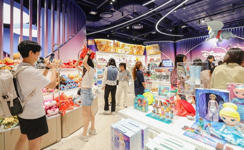 현대백화점이 디즈니 스토어 팝업스토어를 개최한다. /사진제공=현대백화점
