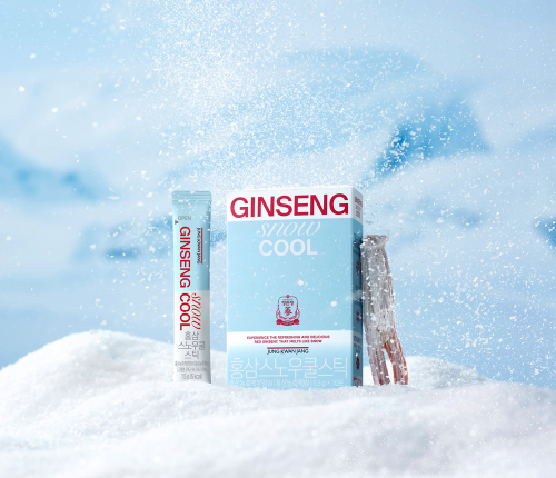 KGC인삼공사(대표 안빈) 정관장은 홍삼 고유의 색과 맛 대신 상큼한 향이 물씬 느껴지는 신제품 ‘홍삼스노우쿨스틱’을 20일 선보였다. /사진=KGC인삼공사 정관장