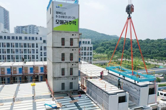 ▲ 세종시 산울동 일원에 지어지고 있는 모듈러방식 공공임대주택 전경