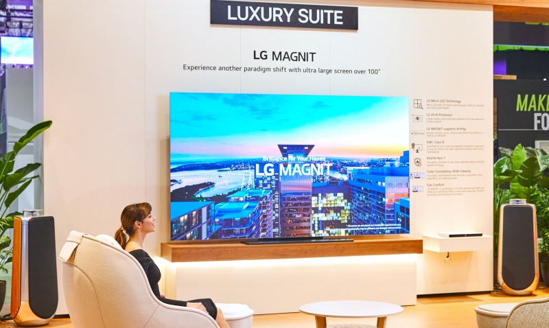 LG전자가 올 초 바르셀로나에서 열린 ISE 2024에서 선보인 홈시네마용 마이크로 LED 'LG 매그니트(MAGNIT)'. / 사진=LG전자