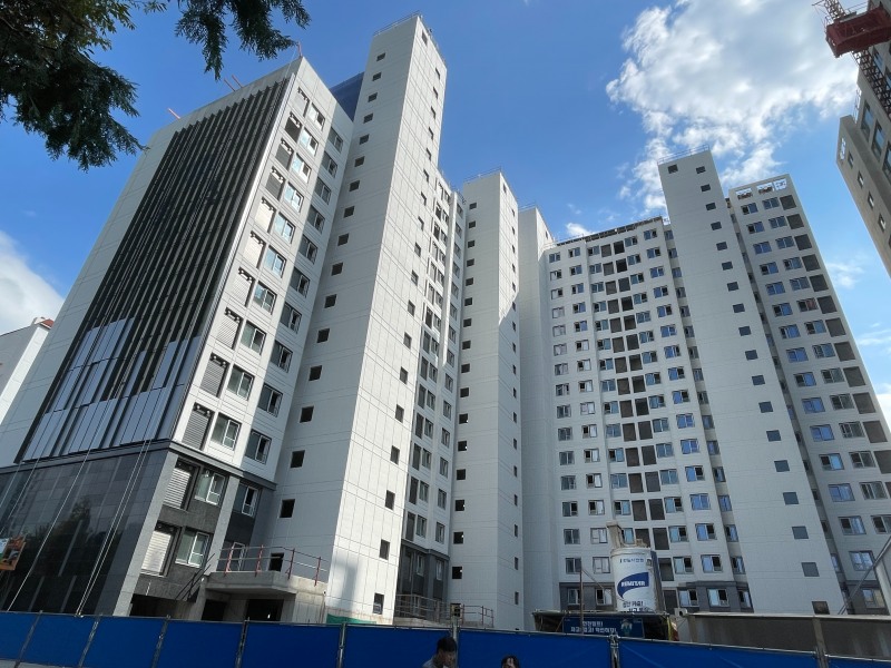 막바지 공사가 진행 중인 '잠실더샵루벤' 현장 모습