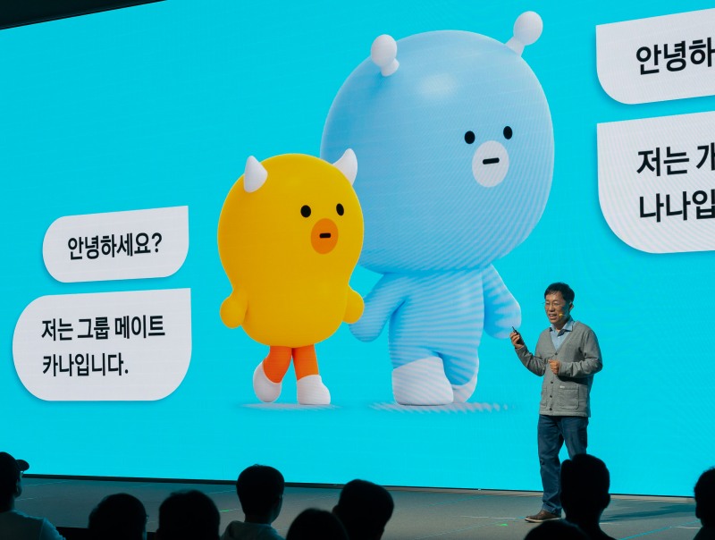 카나나의 구체적인 서비스를 시연 및 소개하는 이상호 카카오 카나나엑스 성과리더. / 사진=카카오