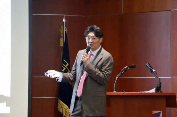 금정섭 한화자산운용 ETF사업본부장이 22일 서울 여의도 금융투자협회에서 열린 ETF 출시 기자간담회에서 발표하고 있다. / 사진제공= 한화자산운용(2024.10.22)