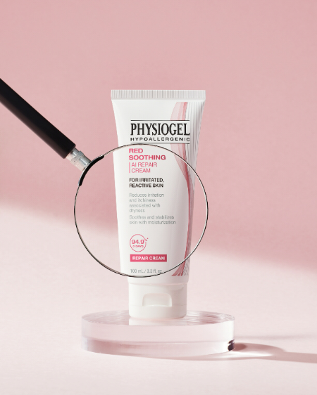 LG생활건강(대표 이정애) 더마톨로지컬 뷰티 브랜드 피지오겔(PHYSIOGEL)의 대표 제품인 ‘AI 리페어 크림’이 국내외 누적 판매량 300만 개를 달성했다. 피지오겔 AI 리페어 크림은 민감성 피부 화장품 시장에서 확고한 스테디셀러로 자리 잡았다. /사진=LG생활건강 피지오겔