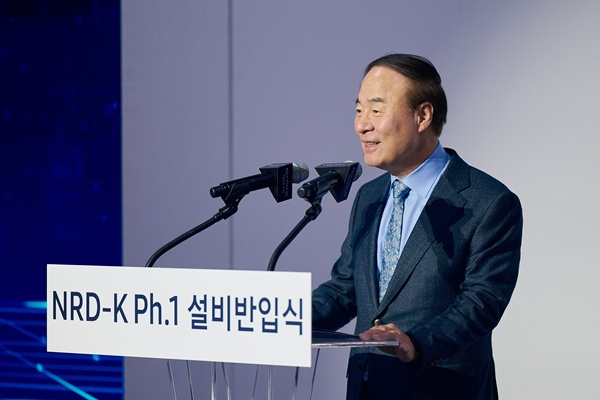 18일 삼성전자 시흥캠퍼스에서 진행퇸 차세대 반도체 R&D 반입식에서 전영현 삼성전자 DS부문장이 메세지를 전하고 있다. / 사진=삼성전자