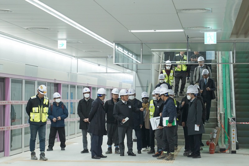 GTX-A 파주운정~서울역 구간 안전점검에 나선 백원국 국토교통부 제2차관 / 사진제공=국토교통부