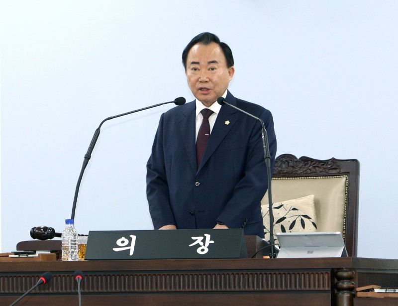 소재권 중구의회 의장이 본회의를 주재하는 모습./사진제공=중구의회