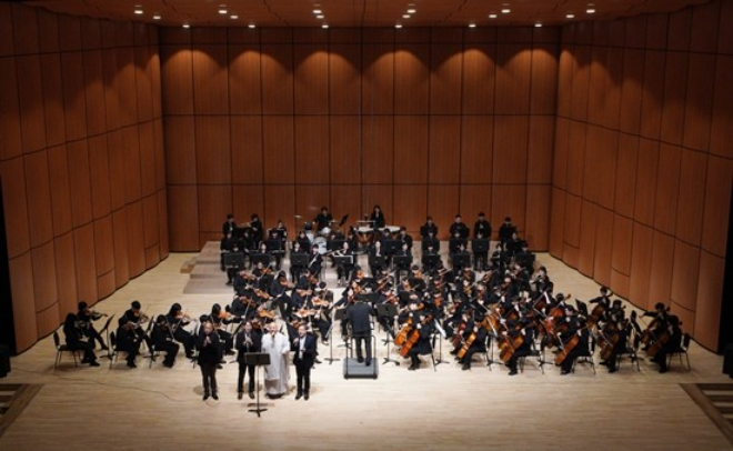 종로구 어린이청소년 오케스트라 하·울 단원들이 지난 24일 서울아트센터에서 연주를 진행하고 있다. /사진=보령