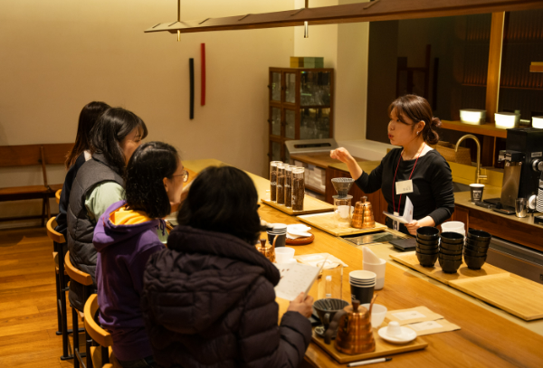 남양유업(대표 김승언)은 최근 서울 강남구 백미당 본점에서 보건복지부와 함께 가족돌봄청년 대상 ‘백미당 바리스타 클래스’를 진행했다고 29일 밝혔다. /사진=남양유업